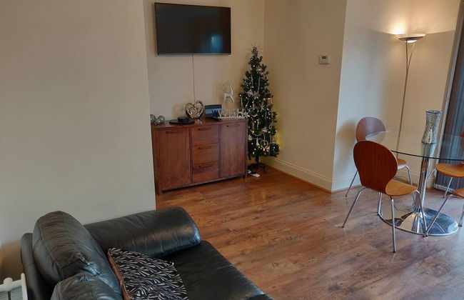 Waterfront Apartment In The Heart Of St Neots - Photo 13