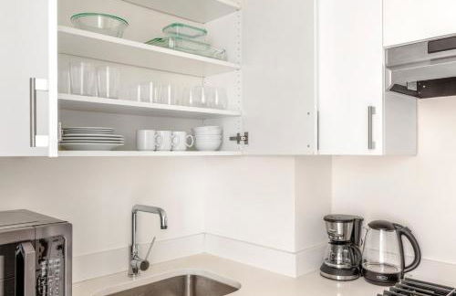 Midtown East 1BR w DM nr UN NYC-906 - Foto 7