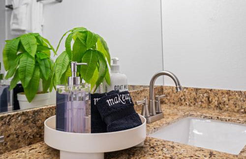 Gorgeous 4-bed home with Golf, Pool, & Hot Tub! - Photo 36