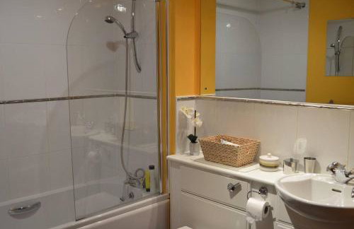 Large 2 bed flat, 2 bath, free parking & lift - Foto 17