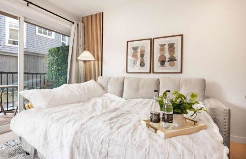 Brand New 2BR Queen Anne Condo Designer's Taste - Foto 17