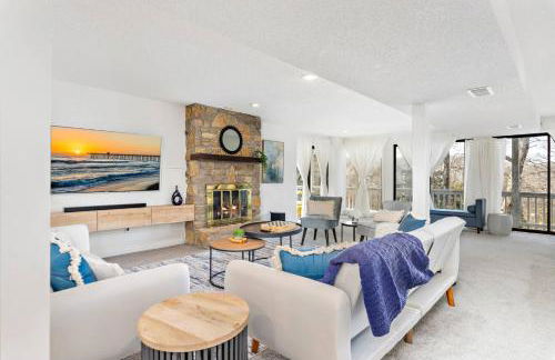 Stunning home woods 15 min to overlandpark - Photo 70