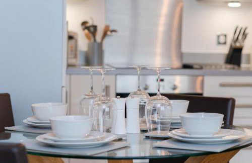 The Vizion serviced apartments from Pincott Properties - free parking, private balcony, and WiFi - Photo 74