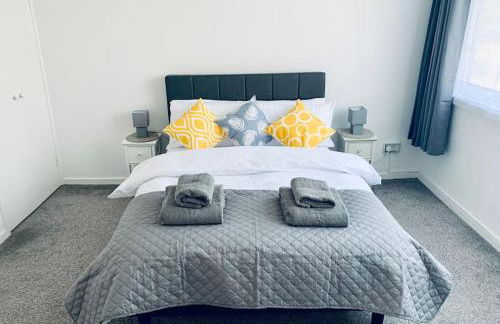 Aylesbury Apartment for Contractors and Holidays - FREE Parking for cars and vans - Foto 1