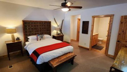 Sundance Spacious Vaulted Ceiling cabin, Hot tub, huge lawn - Foto 3