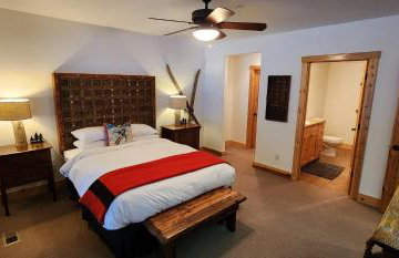 Sundance Spacious Vaulted Ceiling cabin, Hot tub, huge lawn - Foto 3