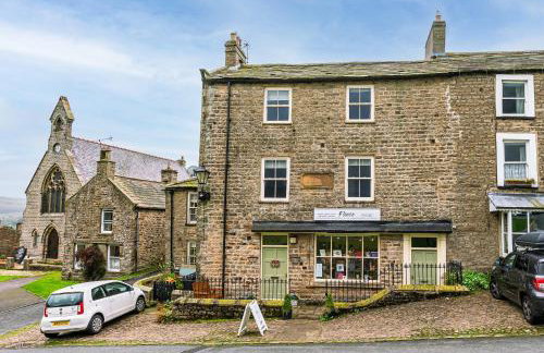 Flat 1, Literary Institute - Photo 1