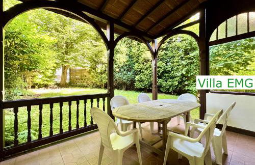 Ferienhaus Villa EMG Velbert nah Düsseldorf Essen Dortmund, Familien Gruppen bis 27 Personen, 3 Küchen, Kaminofen, Terrasse - Photo 12