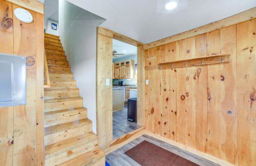 All-Season Seney Home with Private Yard and Fire Pit! - Foto 13