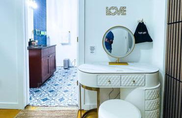 The Stallion #103 - Walk to Attractions - Modern 2BD Loft in Downtown with Patio - Foto 11