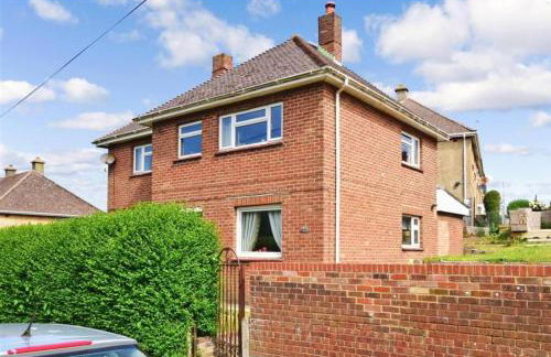 Relax in this Charming East Cowes House with Garden and BBQ - Foto 16