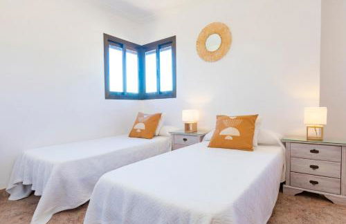 Villa close to Ibiza Town Sleeps 12 - Photo 39