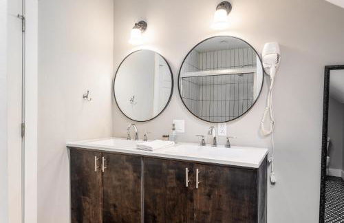 Upstay Entertainment Hub w Games & Outdoor Firepit - Foto 22