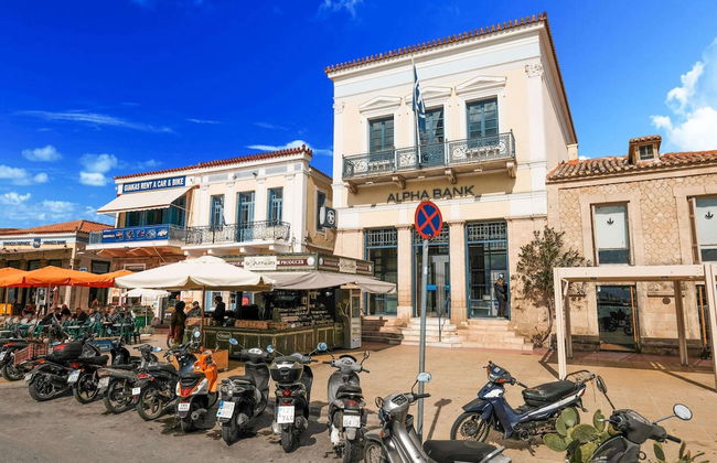 Astra Holiday Home in Aegina Island With Gorgeous Sunset Views - Photo 12