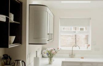 Sleeps 6 4 bedrooms 2 minute walk to the Square Hosted Happy Valley Cast - Photo 5