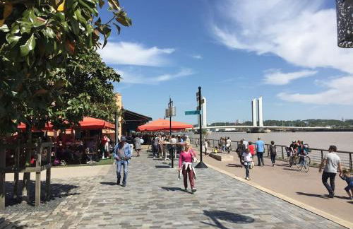 Jennys-Getaways Sunny Apartment Close Cité du Vin - Foto 5