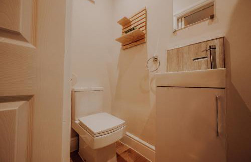 Newly Designed Home from Home in Retford - Foto 45