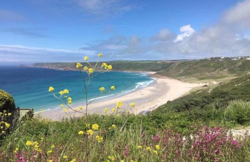 Kitty Unique 60s Caravan set in Pretty Garden - Foto 16