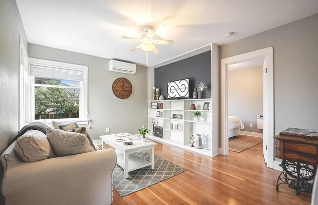 Walk to the waterfront The Cozy Cottage - Photo 4