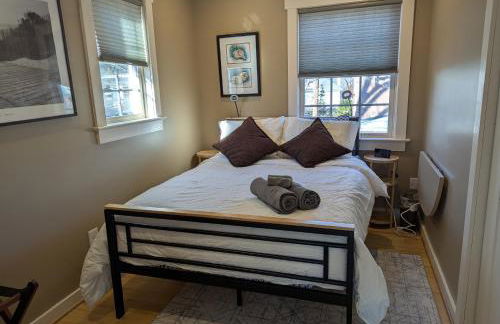 Back Alley Apartment, walk Downtown and Duke - Photo 10