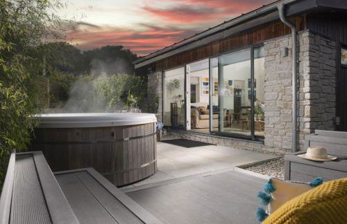 6 The Dunes At Upton Towans - Short walk to the beach - Hot Tub - Free Wi-Fi - Foto 1