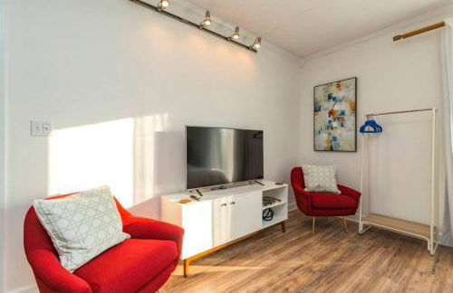 Music Row Retreat with Pool and Free Parking, Walk to Bars! - Foto 16
