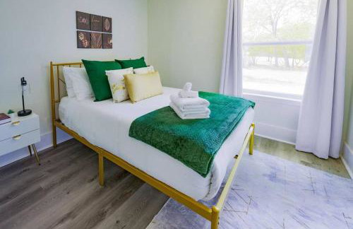 Manchaca 4 bedroom sleeps 10 Pool and Hot tub - Photo 13