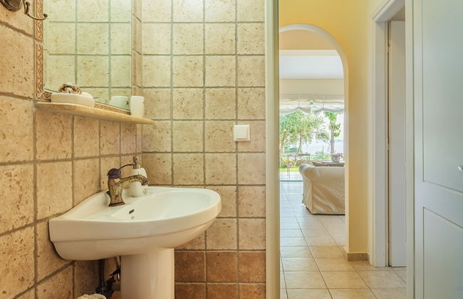 Lavender Garden Retreat - Secluded Seaside Getaway - Foto 46