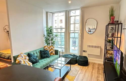 Cosy High Street Apartment 30 seconds from station - Foto 23