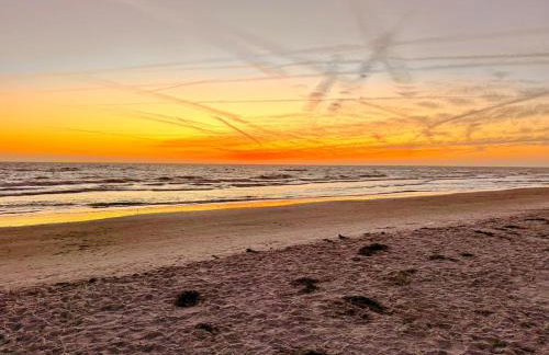 Luxurious 3 bedrooms 2 bath Ultimate Beach Life! 5 min walk to beach! - Foto 35