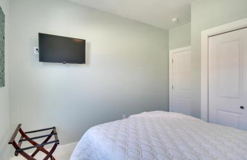 Sunny Waveland Home Rental with Pool Walk to Beach! - Foto 21