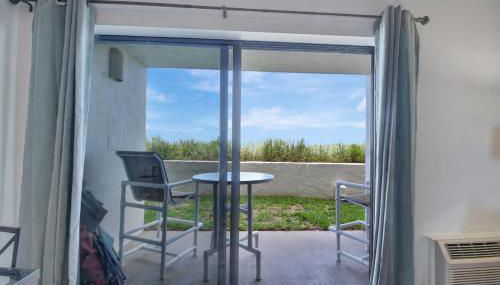 130 Direct Ocean Front 1 bedroom condo with heated pool - Foto 3