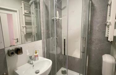 DOMKI w LESIE NAD RZEKĄ - Foto 18