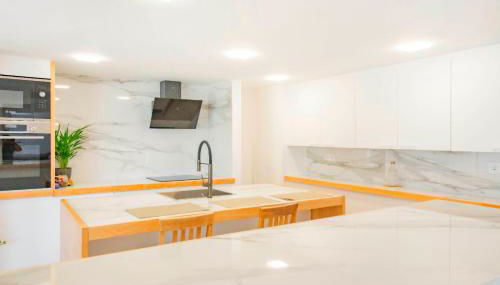 Countryside Elegant 4-Bedroom Suite, Pool & Garden - Foto 2