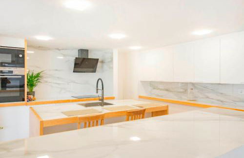 Countryside Elegant 4-Bedroom Suite, Pool & Garden - Foto 2