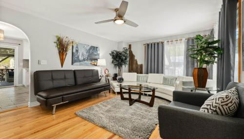 Spacious Family Home with Garage Game Room and Office! - Foto 5