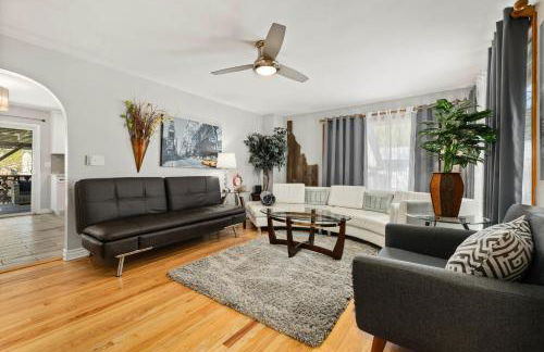 Spacious Family Home with Garage Game Room and Office! - Photo 5