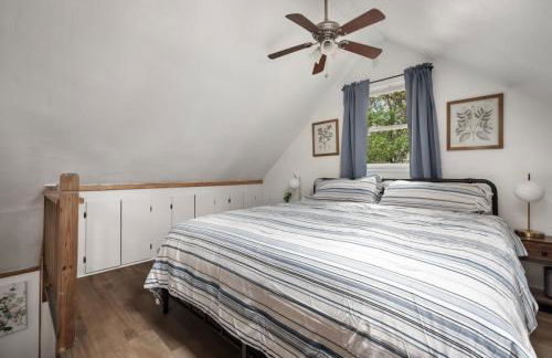 Cozy cabin w hot tub, fire pit & pet-friendly - Foto 25