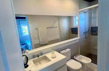 Vista dos sonhos na beira do mar de Angra com pier - Foto 21