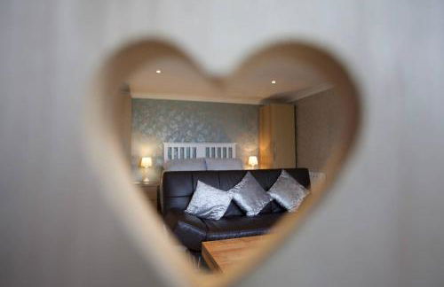 Highridge Apartment - Photo 8