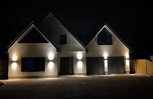 Brand New, Stunning Beachside House - Foto 42