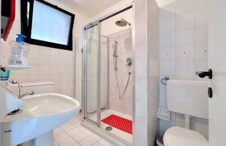 Bilocale con piscina condominiale - Foto 19