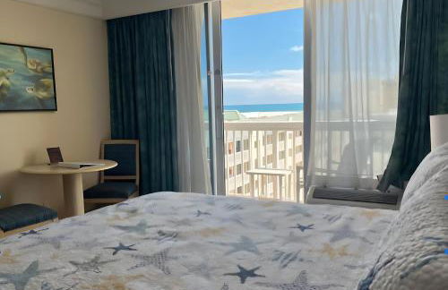 Bang For Your Buck Hotel Condo On Daytona Beach with Kitchen and Ocean View - Foto 1