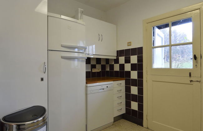 Large Hunting Lodge With Enormous Beautiful Garden - Photo 9