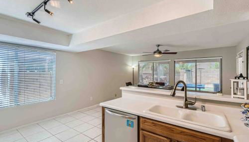 Modern Spacious 3 BR Home Pool and Game - Foto 5