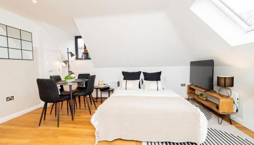 Contemporary 2-Bed Penthouse Central Stay! - Foto 1