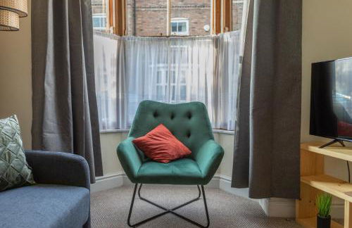 Milton Stays - Cosy 2 Bed House, 2 Floors, 15 min Walk to City Center, for up to 6 - Period Features, Cottage Style, Fireplace, Superfast Wi-Fi, Private Garden, Free On Street Parking - Foto 24