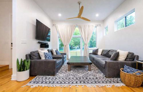 Modern Fountain Square Mansion with Hot Tub & Rooftop Patio- Family Friendly - Photo 5