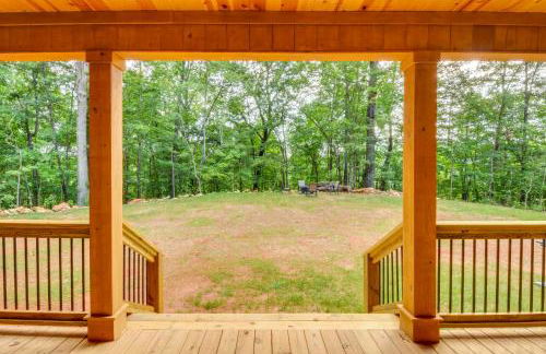 Luxurious Clarkesville Cabin with Decks and Fire Pit - Foto 31