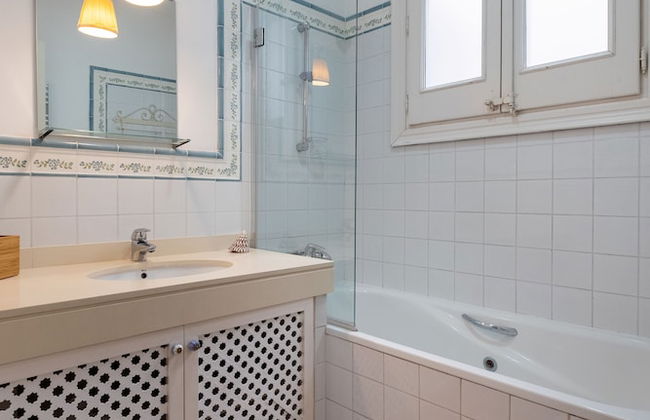 Stunning 4BR Apart in Sagrada Familia - Photo 42